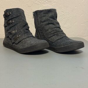 Stylish Gray Ankle Boots with Buckle Detail